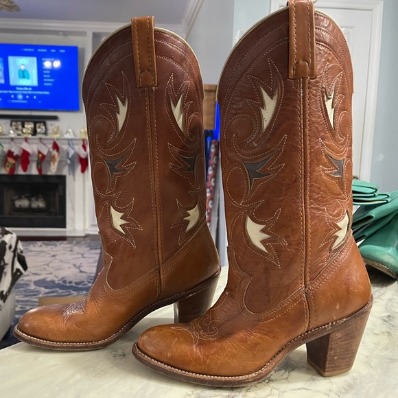(SOLD) Dingo Cowboy boots size 7.5. Jessica Simpson seen wearing these boots! - Picture 3 of 14